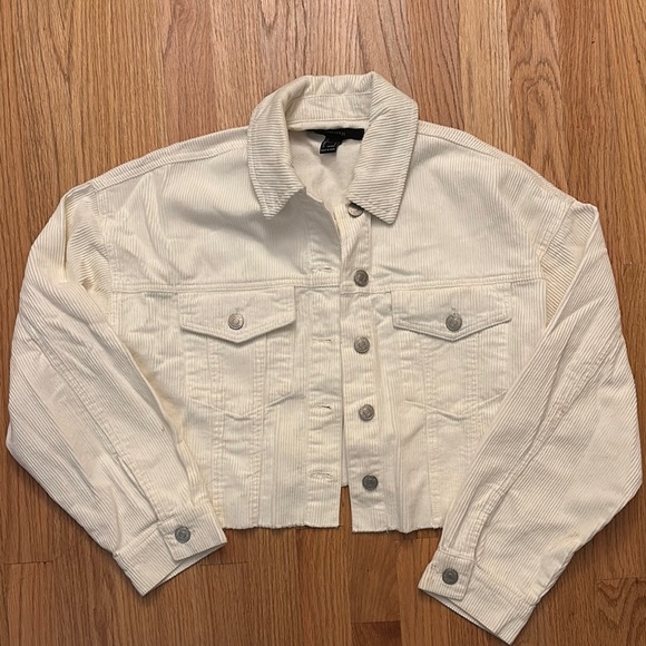 Cropped White Jacket - Picture 2 of 4